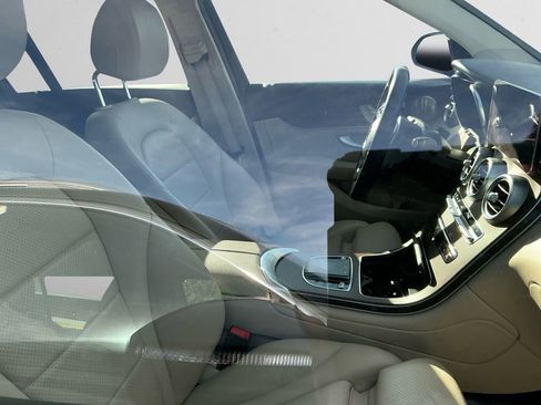 Used 2022 Mercedes-Benz GLC 300 4MATIC image 15