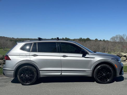 Used 2022 Volkswagen Tiguan SE R-Line AWD/4WD image 2