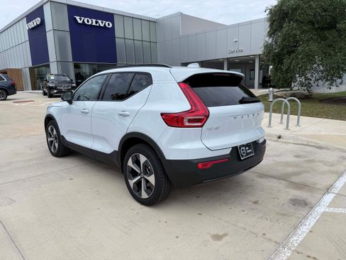 Certified 2026 Volvo XC40 B5 Plus AWD/4WD image 4