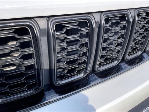 Certified 2023 Jeep Grand Cherokee Altitude image 25