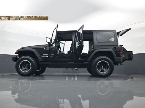 Used 2018 Jeep Wrangler Unlimited Sport S AWD/4WD image 34