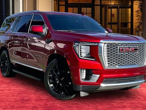 Used 2023 GMC Yukon Denali w/ Advanced Technology Package image 2