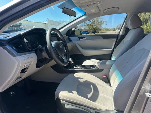 Used 2018 Hyundai Sonata SE FWD image 12