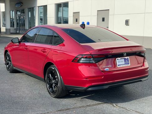 Certified 2025 Honda Accord SE image 4