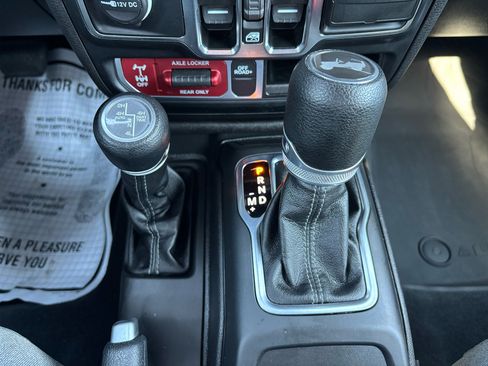 Used 2024 Jeep Wrangler Unlimited image 25