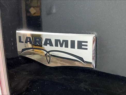 Used 2017 RAM 1500 Laramie w/ Convenience Group image 9