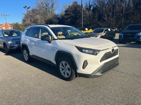 Used 2019 Toyota RAV4 LE image 3