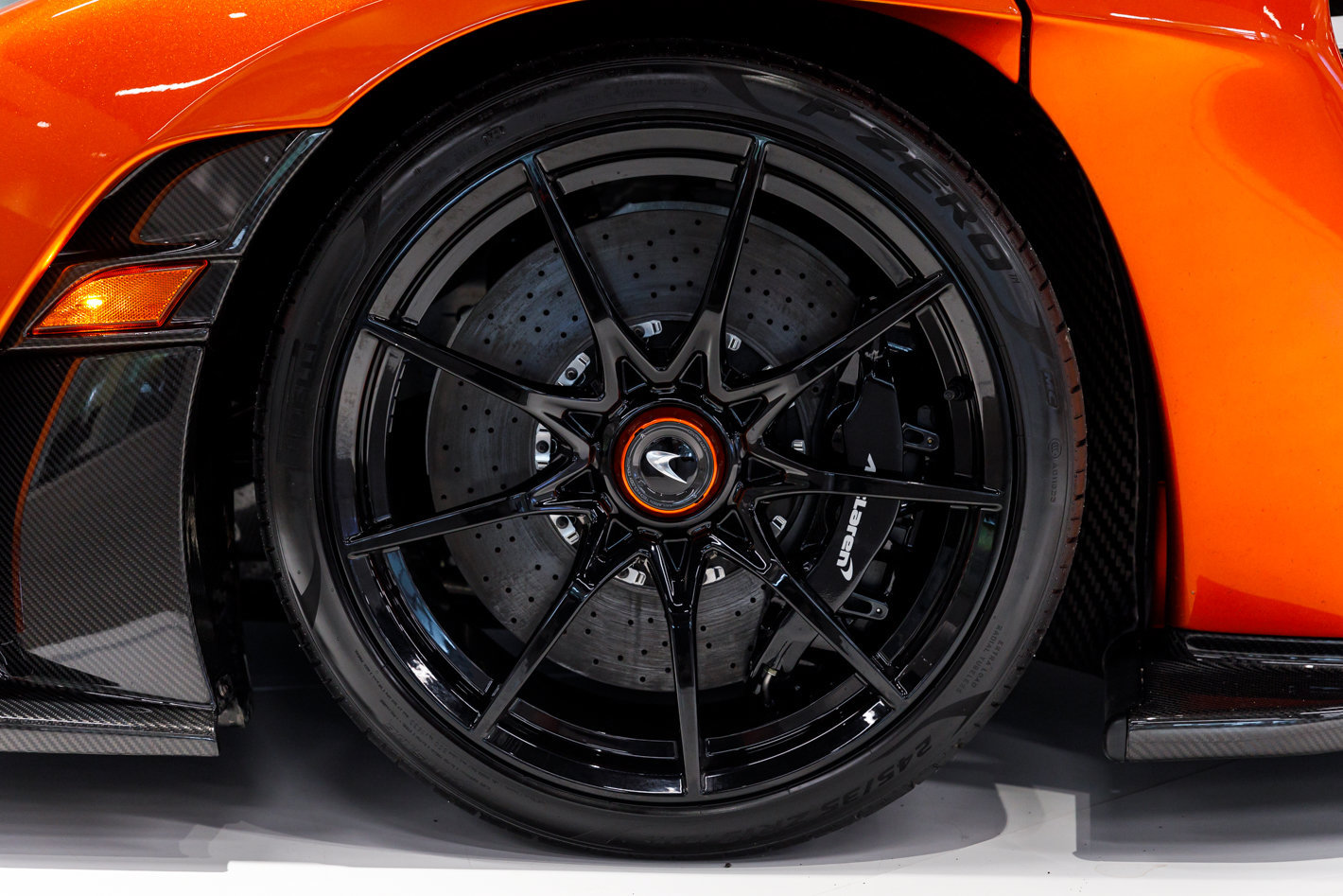 Used 2019 McLaren Senna RWD image 12