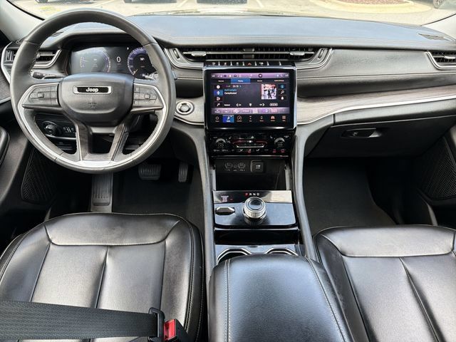 Used 2023 Jeep Grand Cherokee Limited w/ Black Appearance Package AWD/4WD image 17