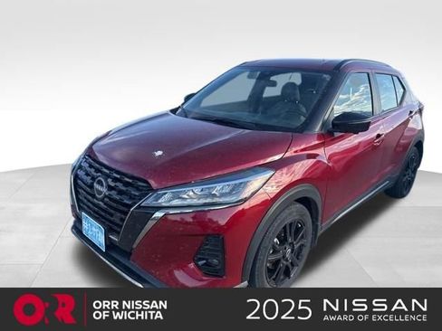 Used 2023 Nissan Kicks SR w/ SR Premium Package FWD image 1