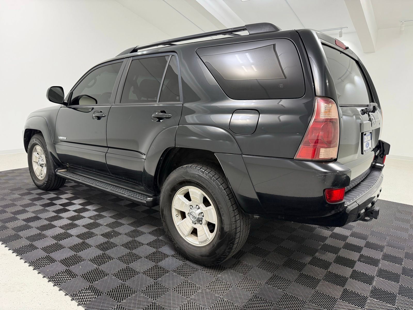 Used 2005 Toyota 4Runner Limited RWD image 3