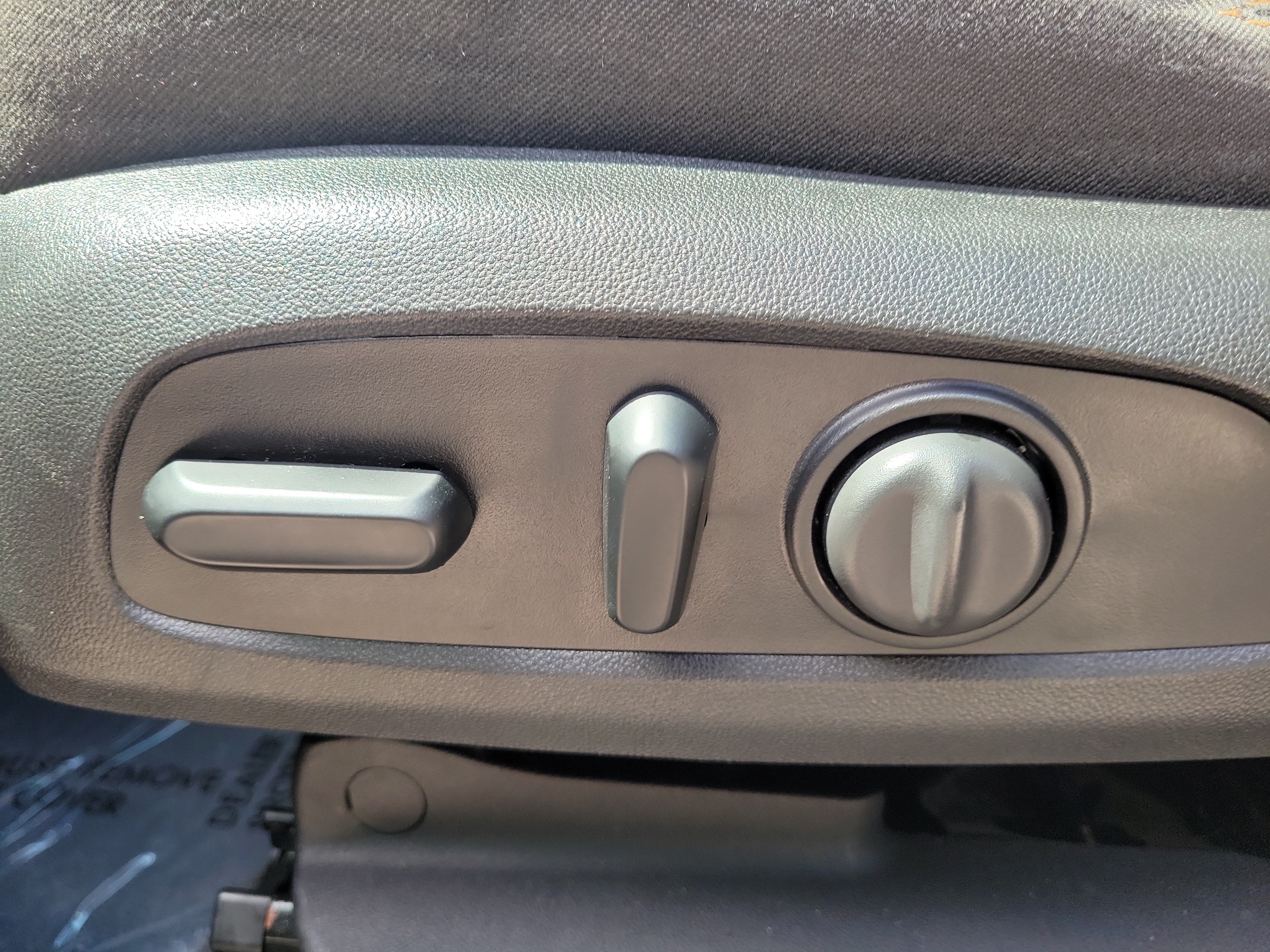 Used 2019 Chevrolet Equinox LT AWD/4WD image 16