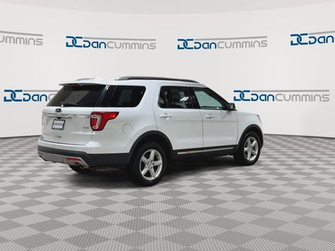 Used 2017 Ford Explorer XLT w/ Equipment Group 202A AWD/4WD image 8