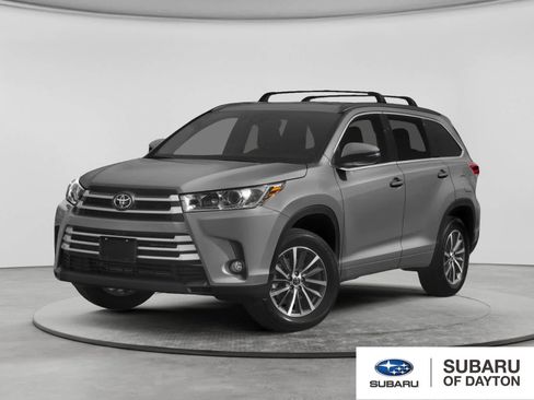 Used 2017 Toyota Highlander XLE AWD/4WD image 1