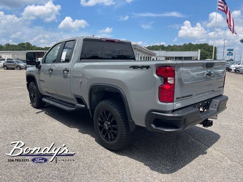 Used 2025 Chevrolet Silverado 2500 Custom w/ Custom Value Package AWD/4WD image 12