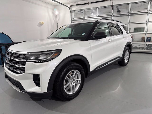 Used 2025 Ford Explorer Active w/ Active Comfort Package RWD image 3