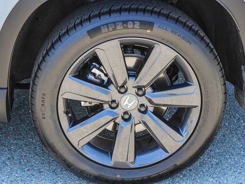 Certified 2025 Honda Pilot Sport image 12