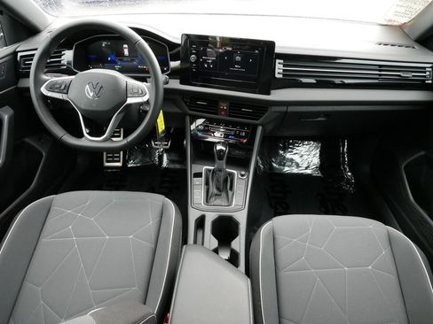 Certified 2025 Volkswagen Jetta Sport image 10