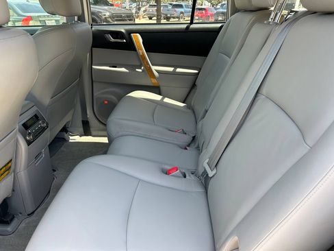 Used 2010 Toyota Highlander Limited AWD/4WD image 16