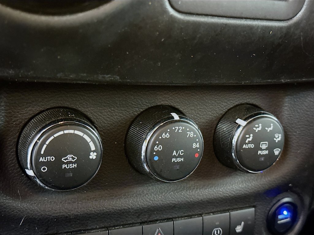 Used 2017 Jeep Wrangler Unlimited Rubicon AWD/4WD image 6