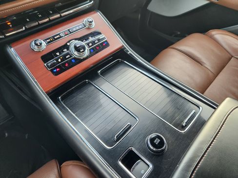 Used 2022 Lincoln Aviator Reserve w/ Equipment Group 201A image 19