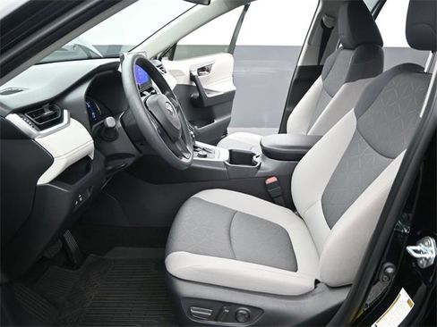 Used 2025 Toyota RAV4 XLE image 11