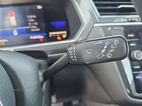 Used 2022 Volkswagen Tiguan SE FWD image 22