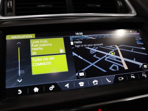 Used 2019 Jaguar E-PACE SE image 22