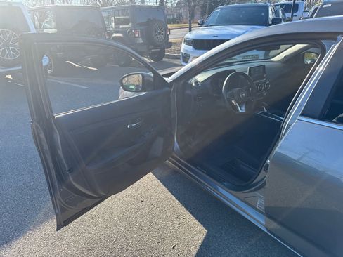 Used 2022 Nissan Sentra SV w/ Trunk Package image 11