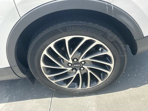 Used 2019 Lincoln Nautilus Reserve FWD image 10
