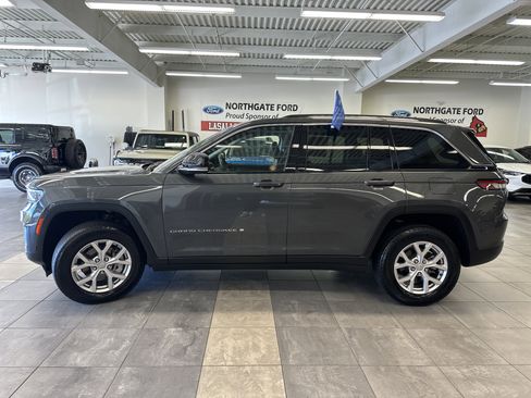 Used 2022 Jeep Grand Cherokee Limited w/ Trailer Tow Prep Group (B) image 17