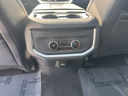 Used 2025 Ford Expedition Max Platinum AWD/4WD image 16