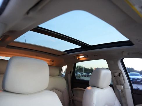 Used 2015 Cadillac SRX Luxury w/ Driver Awareness Package image 24