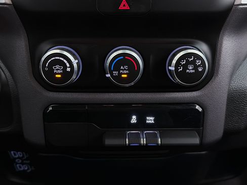 Used 2023 RAM 1500 Big Horn AWD/4WD image 25