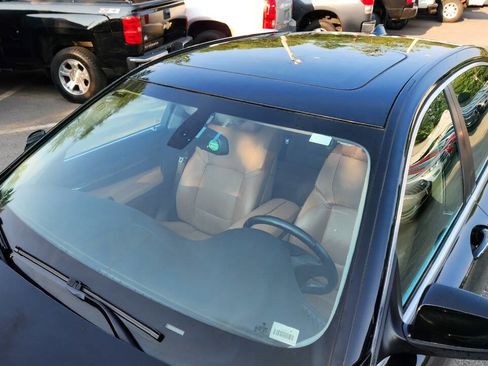 Used 2011 BMW 750Li xDrive image 23