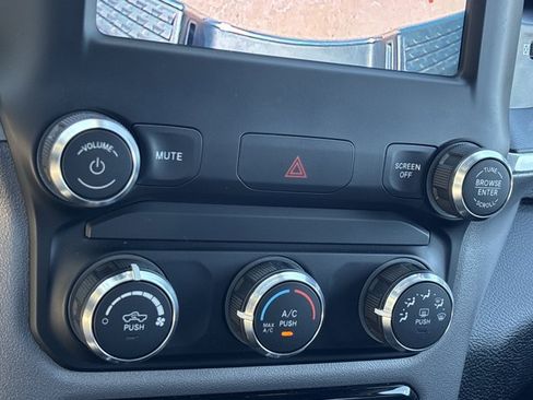 Used 2024 RAM 2500 Big Horn AWD/4WD image 30