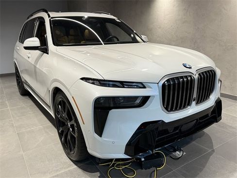 Certified 2024 BMW X7 xDrive40i w/ M Sport Package image 3