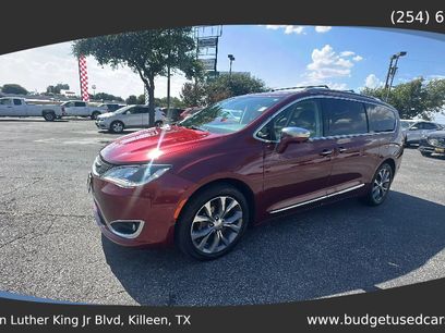Used 2018 Chrysler Pacifica Limited w/ Tire & Wheel Group