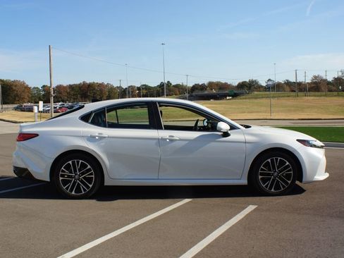 Used 2025 Toyota Camry XLE image 21