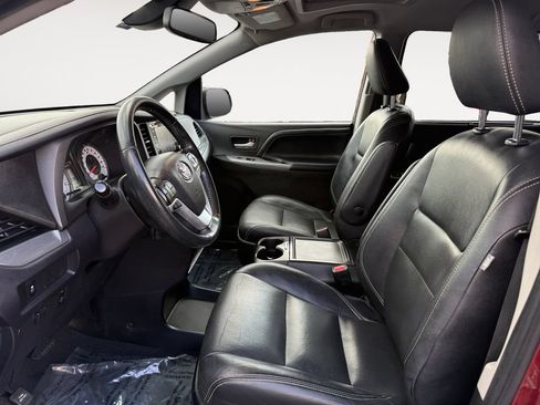 Used 2020 Toyota Sienna SE w/ Nightshade Edition AWD/4WD image 9