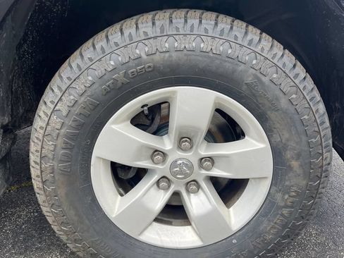 Used 2019 RAM 1500 Classic SLT w/ Luxury Group AWD/4WD image 12