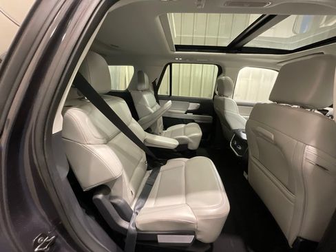 Used 2025 Ford Expedition Active AWD/4WD image 16