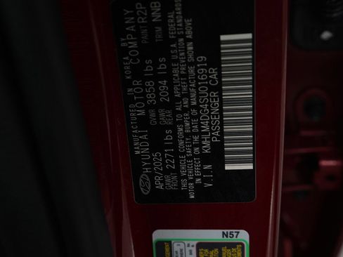 Certified 2025 Hyundai Elantra Sport image 24