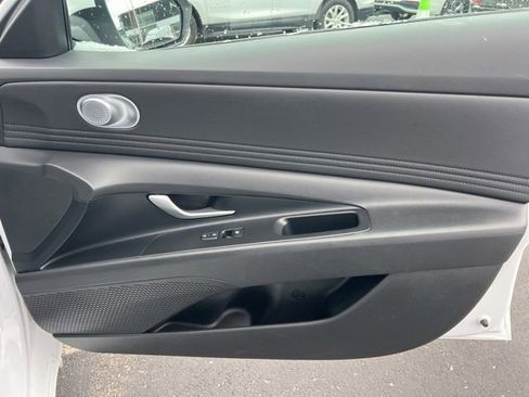 Used 2025 Hyundai Elantra SEL image 33