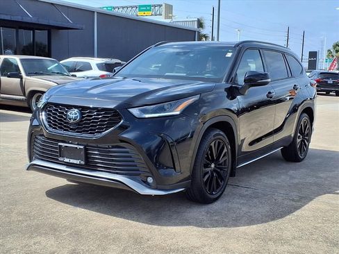 Used 2024 Toyota Highlander XSE image 2