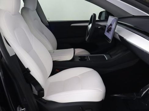 Used 2024 Tesla Model Y Long Range RWD image 10