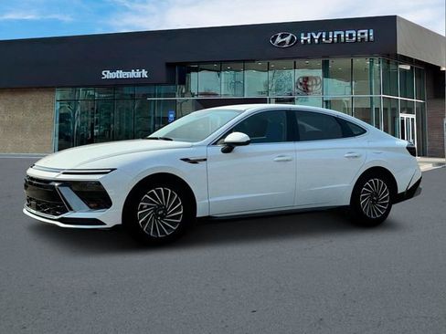 Certified 2025 Hyundai Sonata SEL FWD image 2