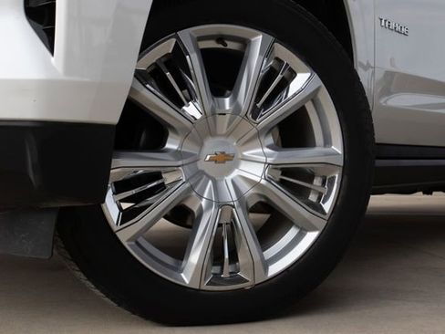 Used 2023 Chevrolet Tahoe High Country image 2