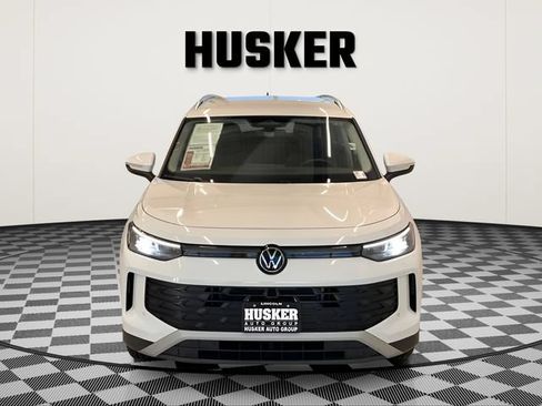 Used 2026 Volkswagen Tiguan SE AWD/4WD image 3