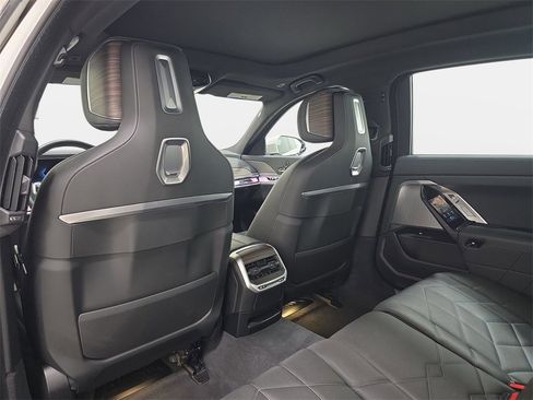 Used 2023 BMW i7 xDrive60 w/ Parking Assistance Package image 12